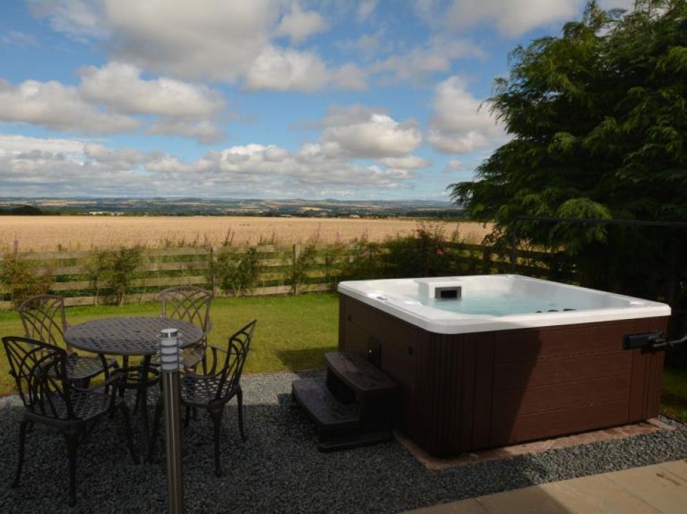 Green Pastures Hot Tub Lodge in Kelso - pet friendly lodges for rent with hot tub