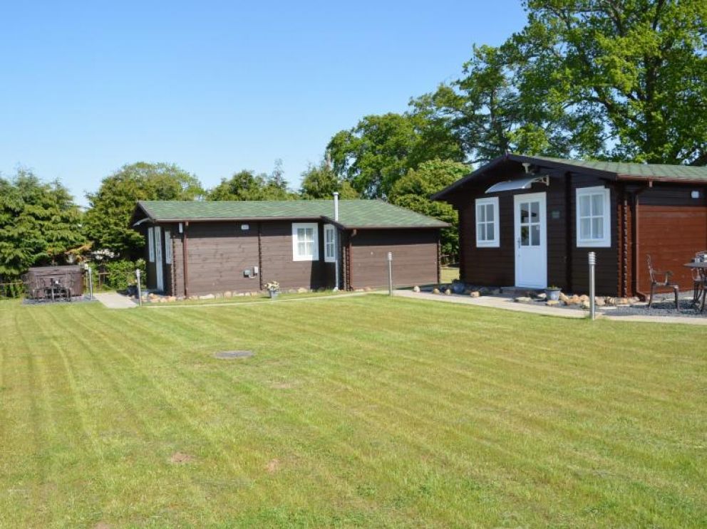 Green Pastures Hot Tub Lodge in Kelso - pet friendly lodges for rent with hot tub