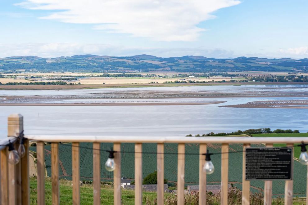 Hillside hot tub cabin with River Tay views