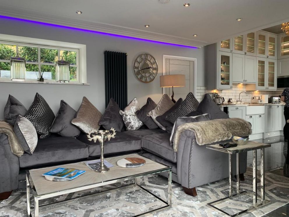 Little Fox Lodge Hideaway, Ballachulish, Glencoe - adult only, lodge for rent with hot tub, overlooking Loch Linnhe in Scotland