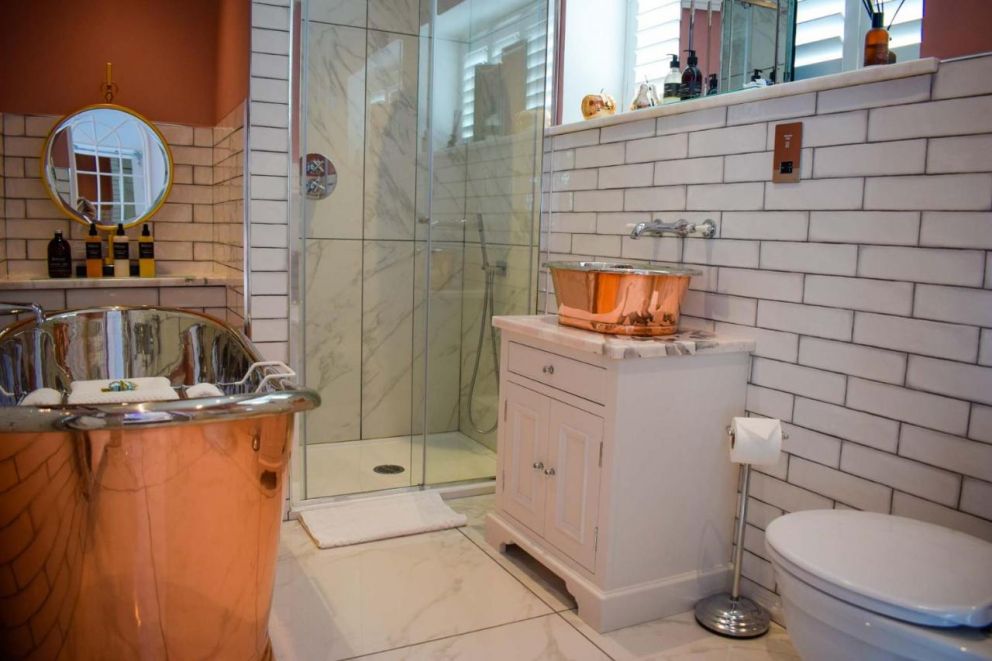 Little Fox Lodge Hideaway, Ballachulish, Glencoe - adult only, lodge for rent with hot tub, overlooking Loch Linnhe in Scotland