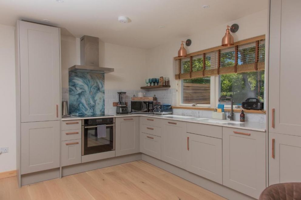 Luxury hot tub lodge by the sea in Scotland