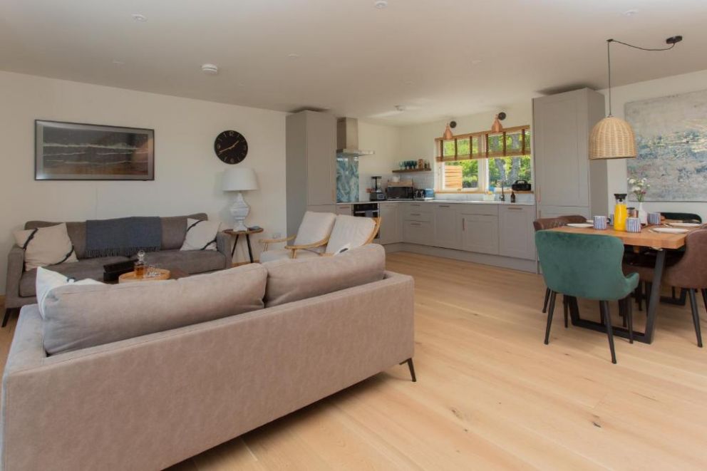 Luxury hot tub lodge by the sea in Scotland