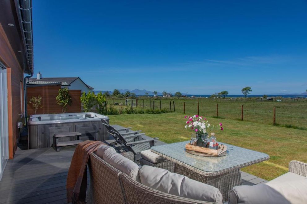 Luxury hot tub lodge by the sea in Scotland