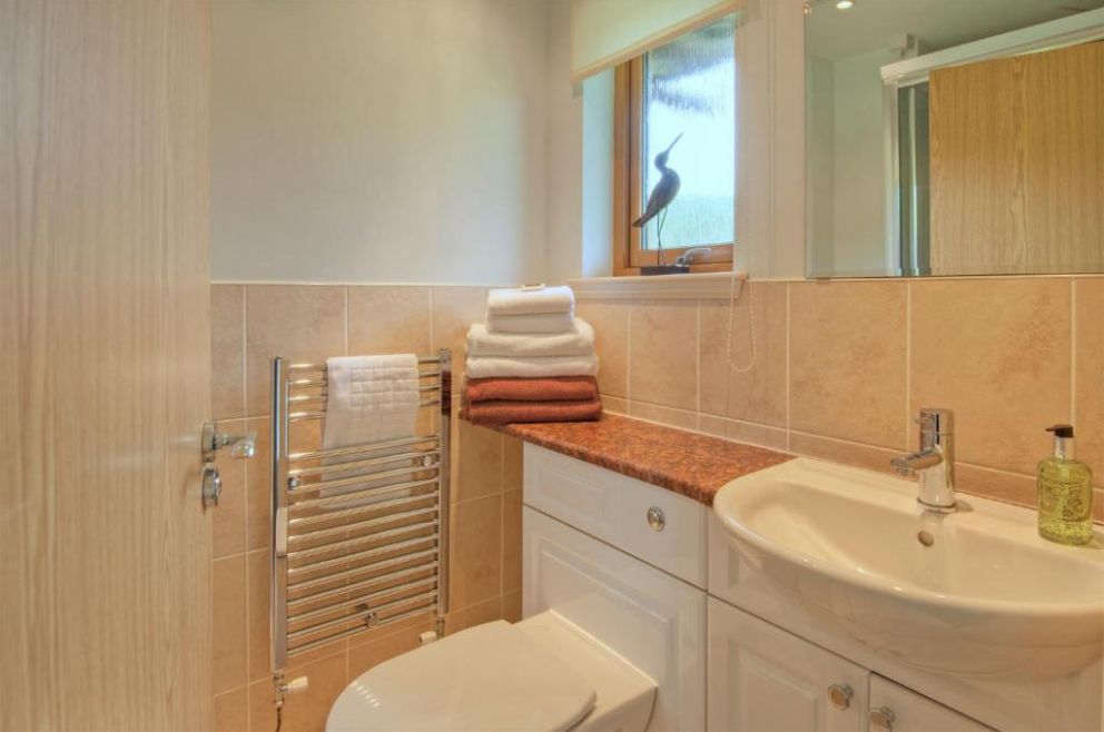 Loch Lomond Waterfront Luxury Lodges in Balmaha - for rent with hot tubs and lake & mountain views