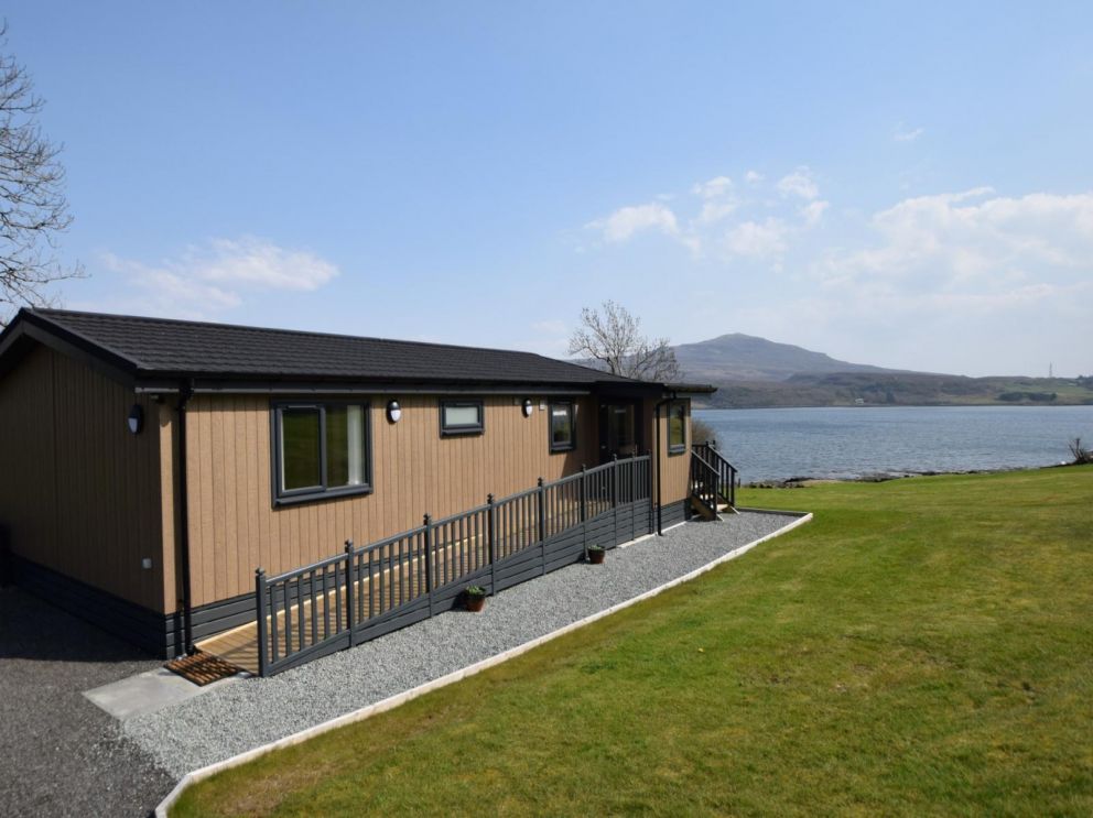 Lodge on Loch Portree, Isle of Skye - for rent with beautiful views and fishing