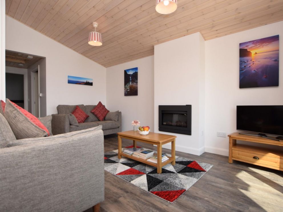Lodge on Loch Portree, Isle of Skye - for rent with beautiful views and fishing