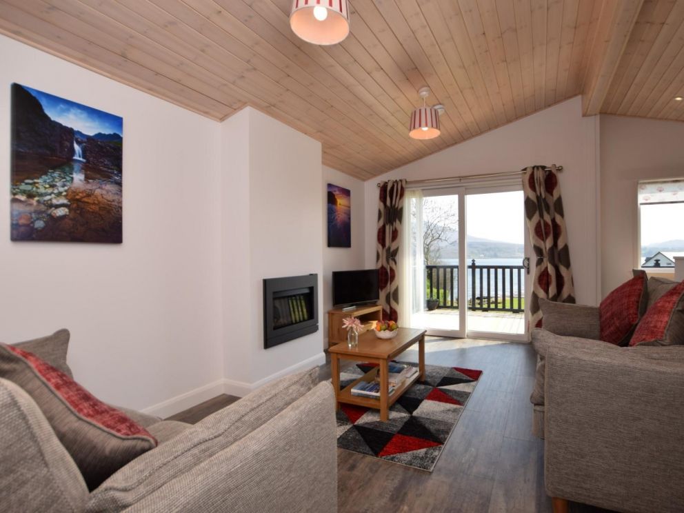 Lodge on Loch Portree, Isle of Skye - for rent with beautiful views and fishing