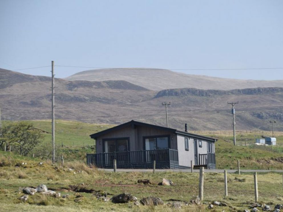 Luxury Lodge, Isle of Skye - for rent with spectacular valley and mountain views