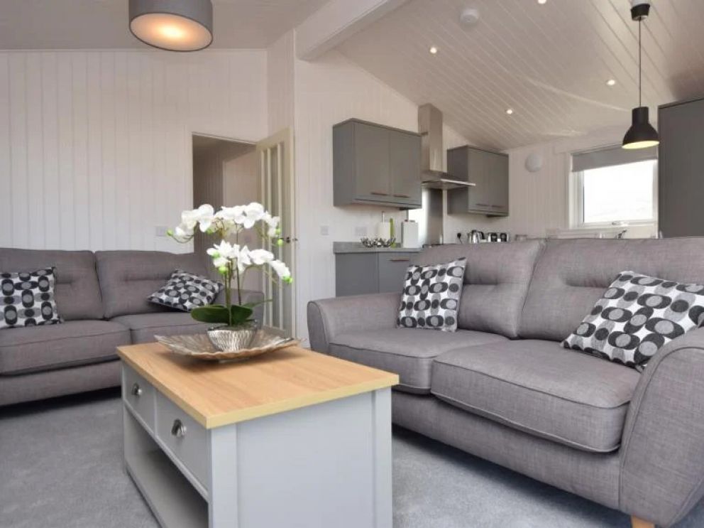 Luxury Lodge, Isle of Skye - for rent with spectacular valley and mountain views