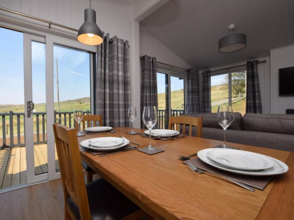 Luxury Lodge, Isle of Skye - for rent with spectacular valley and mountain views