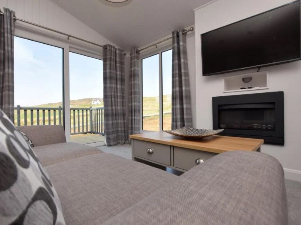 Luxury Lodge, Isle of Skye - for rent with spectacular valley and mountain views