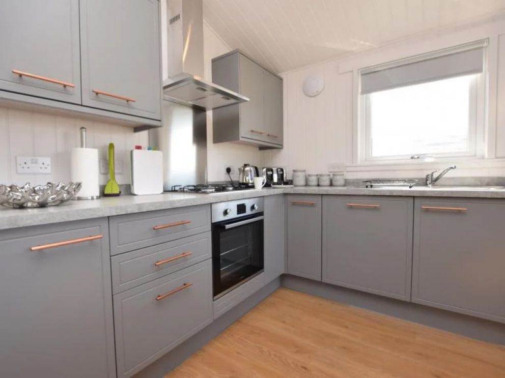 Luxury Lodge, Isle of Skye - for rent with spectacular valley and mountain views