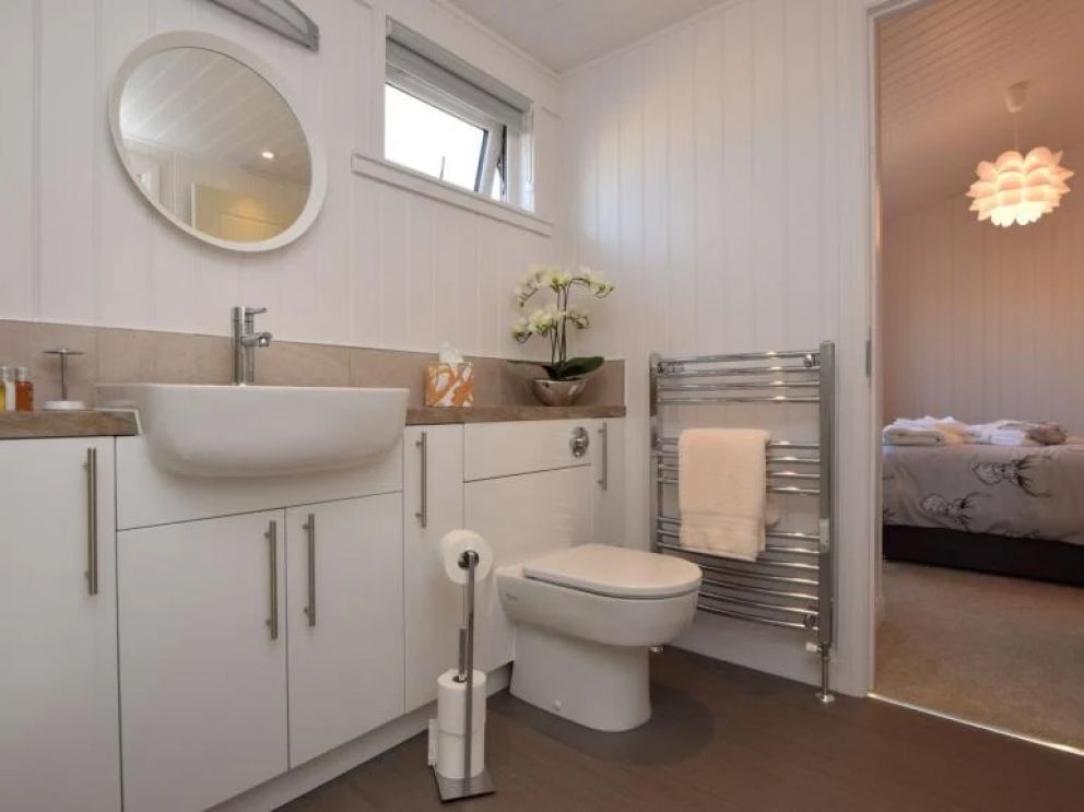 Luxury Lodge, Isle of Skye - for rent with spectacular valley and mountain views