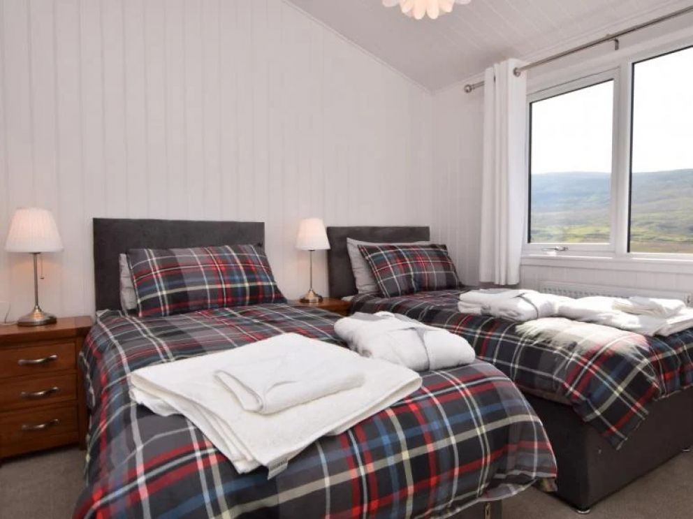 Luxury Lodge, Isle of Skye - for rent with spectacular valley and mountain views