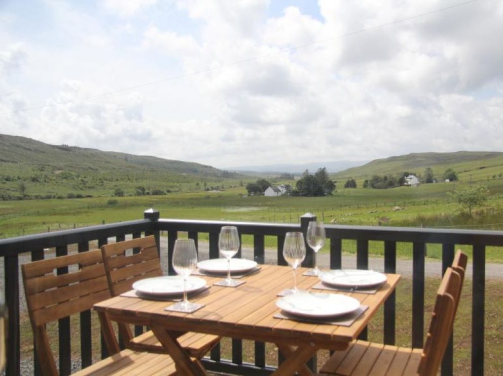 Luxury Lodge, Isle of Skye - for rent with spectacular valley and mountain views