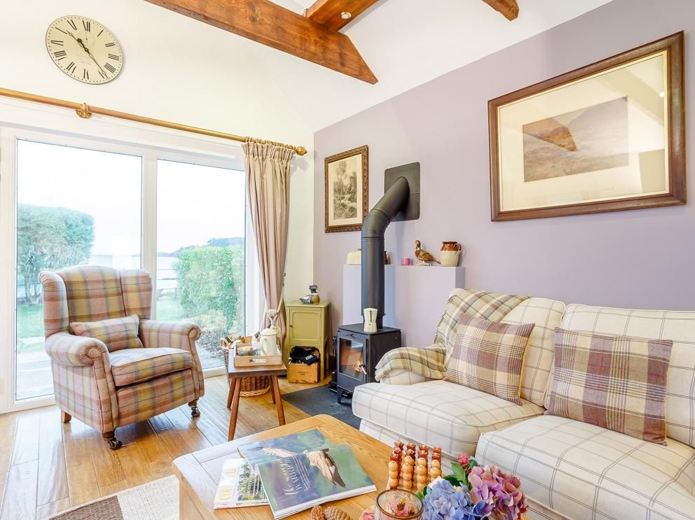 Quirky Hot Tub Retreat in Poolewe - for rent with hot tub overlooking Loch Ewe