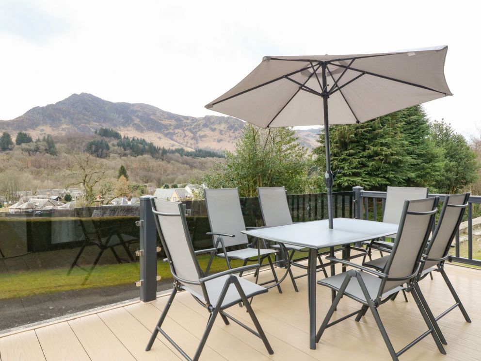 Red Kite Lodge in St Fillans, Scotland - pet friendly accommodation for rent with hot tub