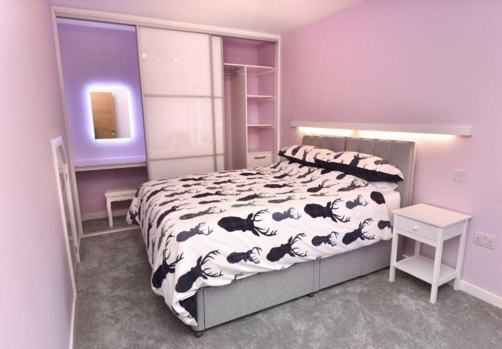 Rionnag Lodge, Gairloch, Highlands - for rent in Scotland, close to the beach, with hot tub and woodburning stove