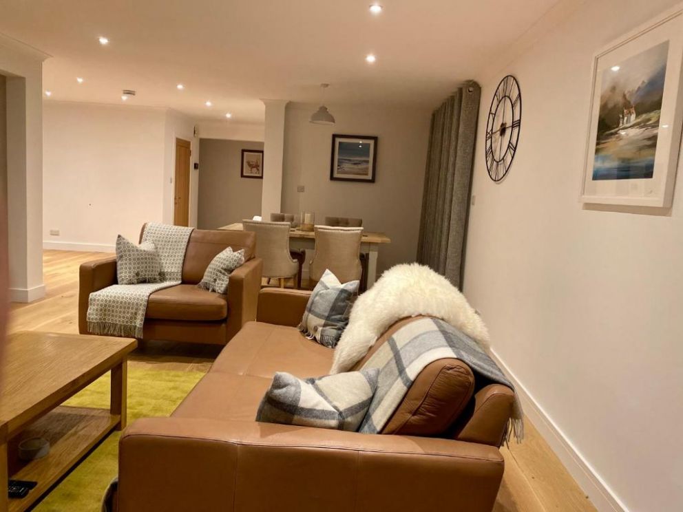 The Heronry Hideaway with luxury hot tub, Ballachulish, Argyll, Highlands - holiday lodge with hot tub and wood burner