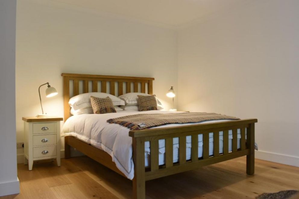 The Heronry Hideaway with luxury hot tub, Ballachulish, Argyll, Highlands - holiday lodge with hot tub and wood burner