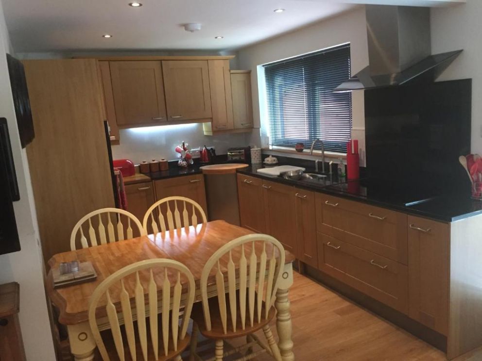 Woodburn Lodge, 19 woodburn Cairnyard Lodges , Beeswing, Dumfries - wheelchair accessible, with hot tub, WiFi and barbecue