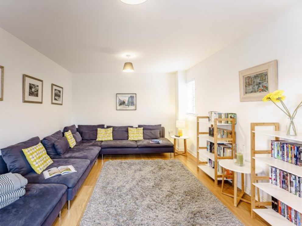 5 Dogs Welcome Beach Lodge in Camber - for rent dog friendly, close to the beach