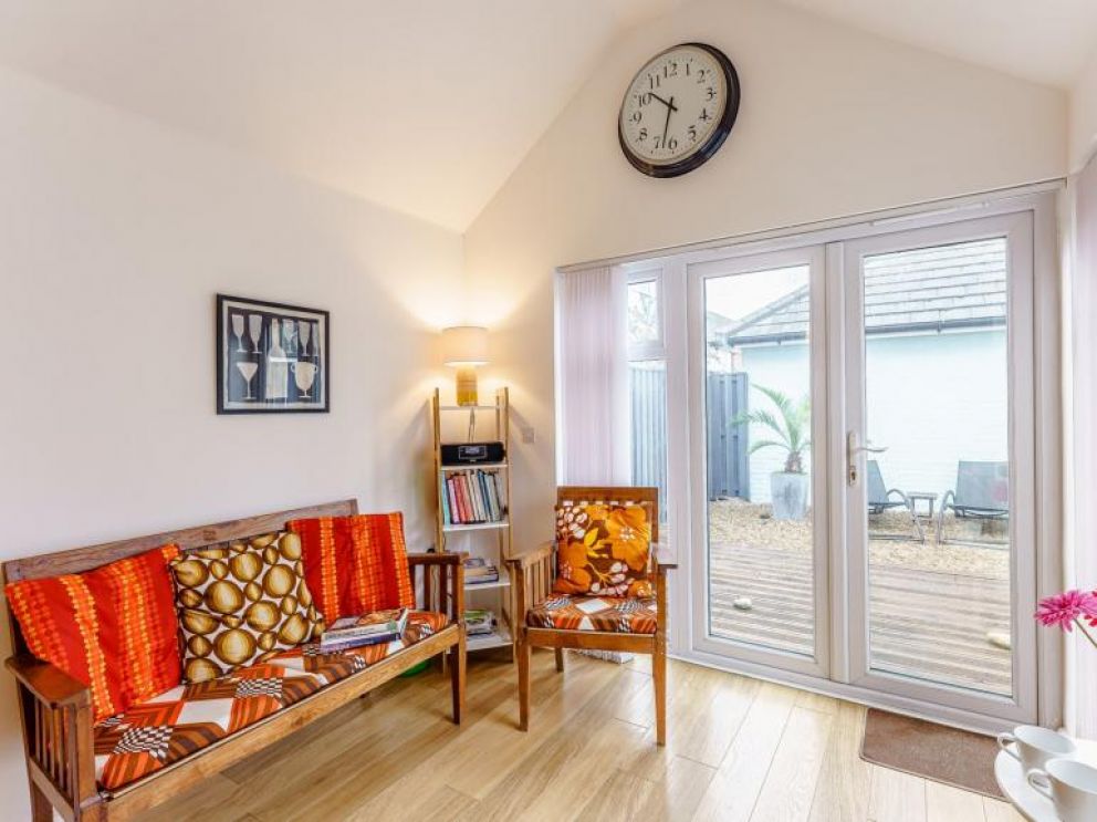 5 Dogs Welcome Beach Lodge in Camber - for rent dog friendly, close to the beach