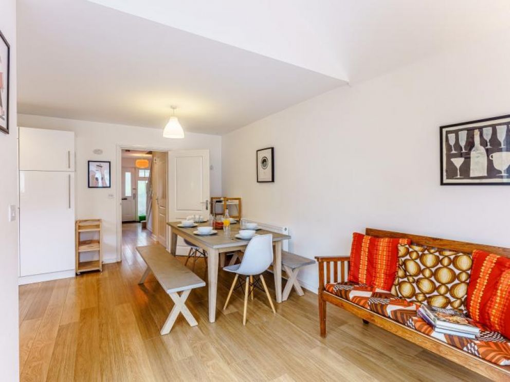 5 Dogs Welcome Beach Lodge in Camber - for rent dog friendly, close to the beach