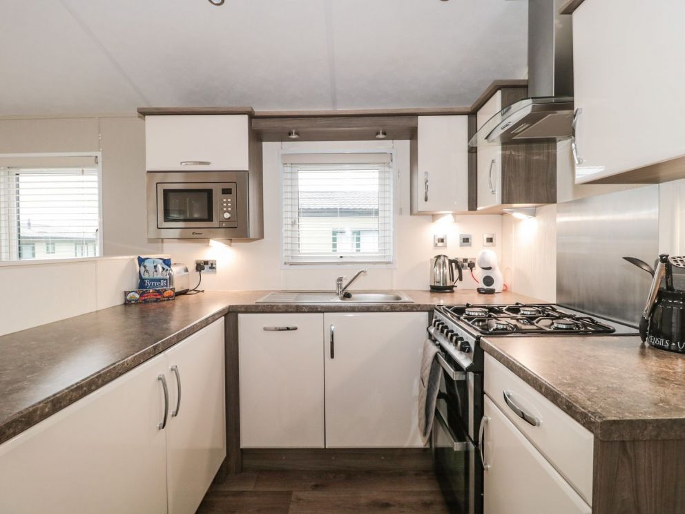 Amethyst Lodge at New Forest Lodge Retreat in Hampshire - for rent, pet friendly, with access to park facilities including pools and gym