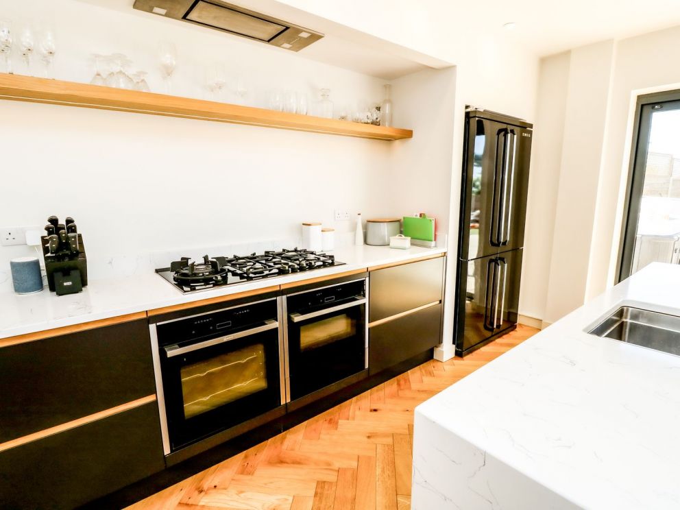 Aquanaut in Gurnard - for rent with hot tub, close to the sea