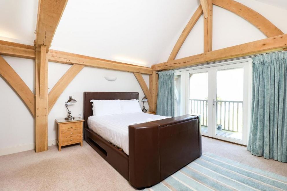 Beach Side, Bembridge, Isle of Wight - holiday home with beach on the doorstep 