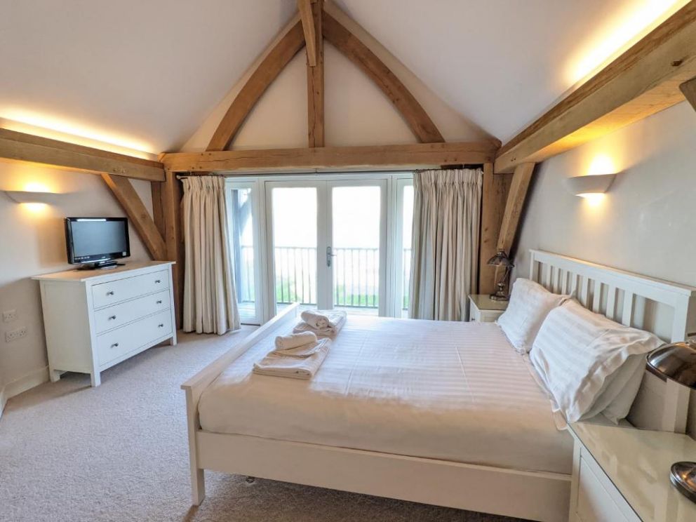 Beach Side, Bembridge, Isle of Wight - holiday home with beach on the doorstep 