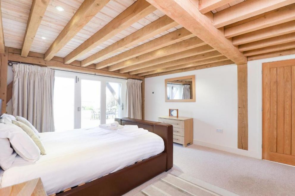 Beach Side, Bembridge, Isle of Wight - holiday home with beach on the doorstep 