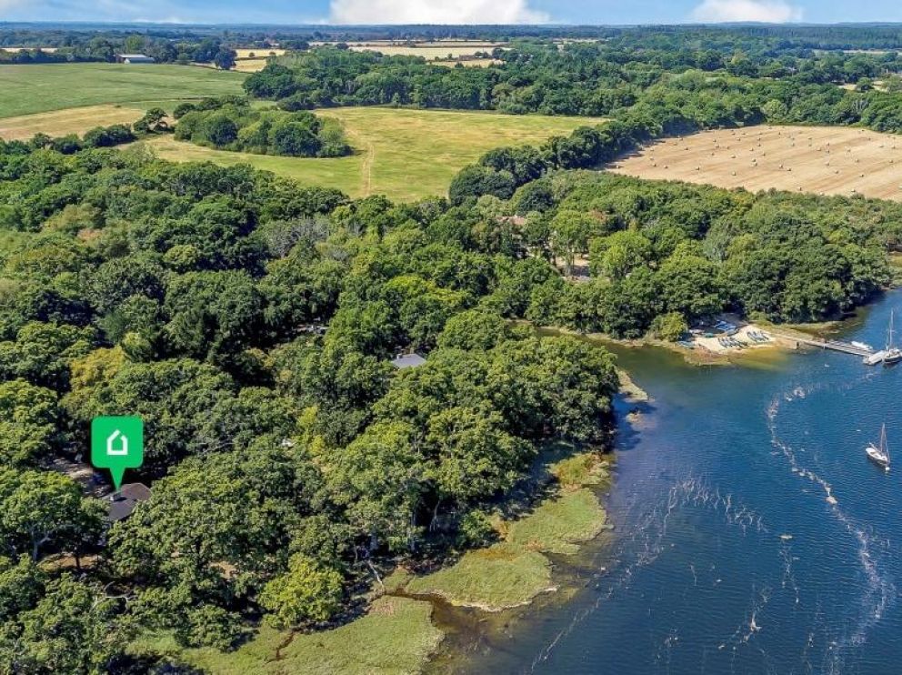 Riverside Lodge on Stilts in the New Forest 