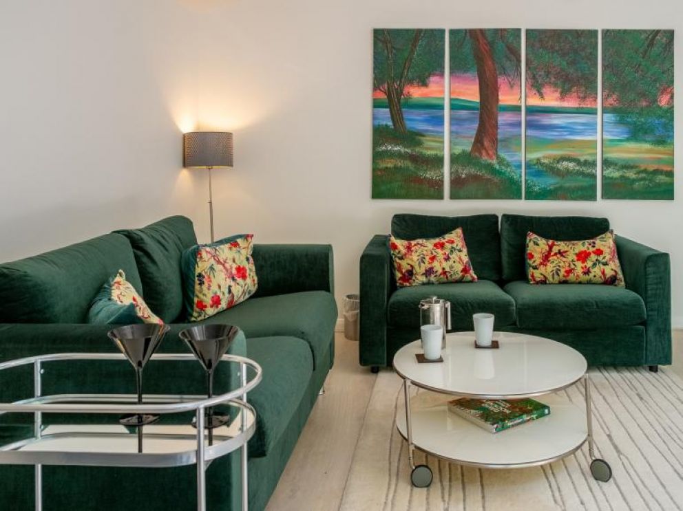 Riverside Lodge on Stilts in the New Forest 