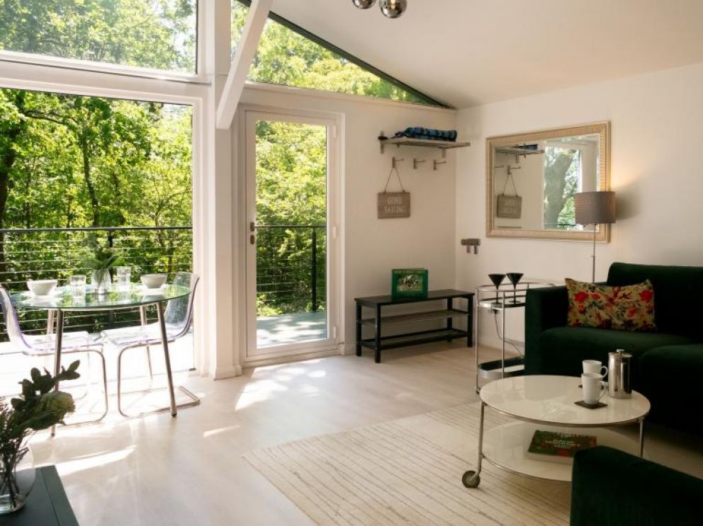 Riverside Lodge on Stilts in the New Forest 