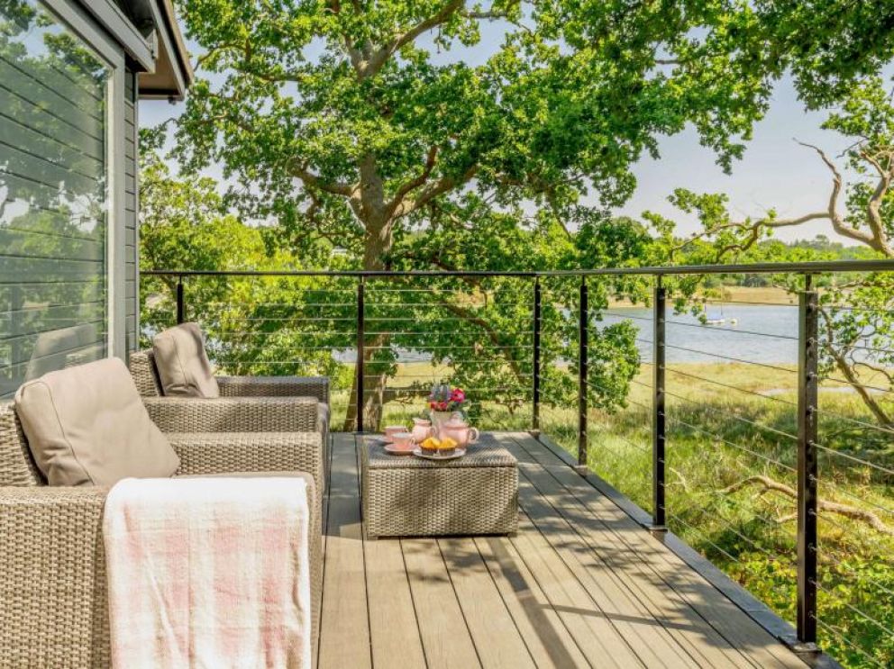 Riverside Lodge on Stilts in the New Forest 