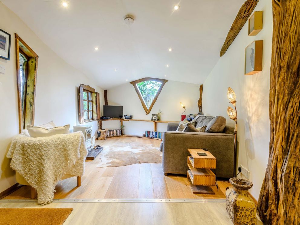 Brookbank Folly Gloucestershire, romantic retreat