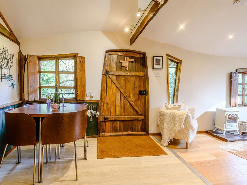 Brookbank Folly Gloucestershire, romantic retreat