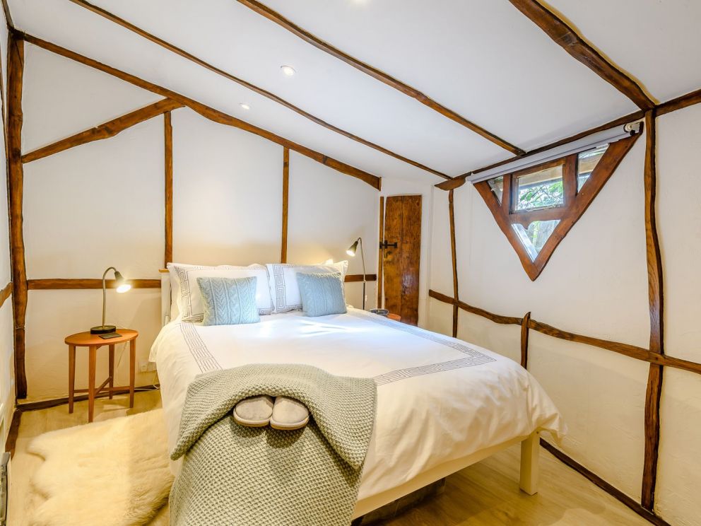 Brookbank Folly Gloucestershire, romantic retreat