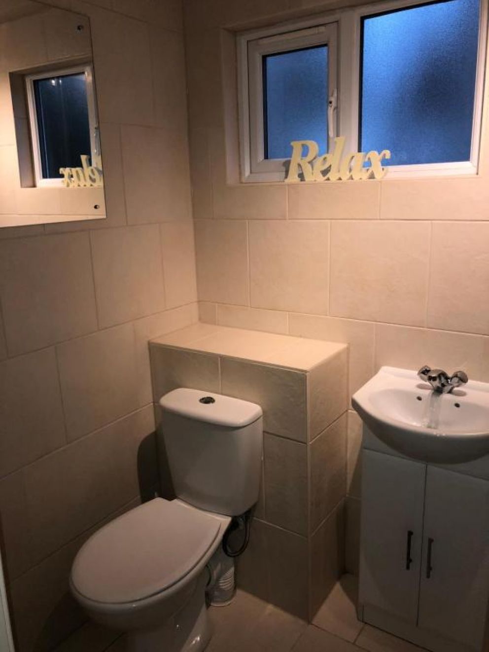 California Chalet & Touring Park in Wokingham - for rent with lake views