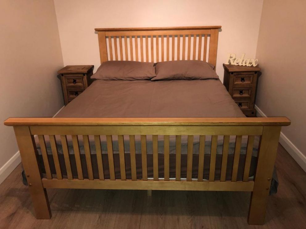 California Chalet & Touring Park in Wokingham - for rent with lake views