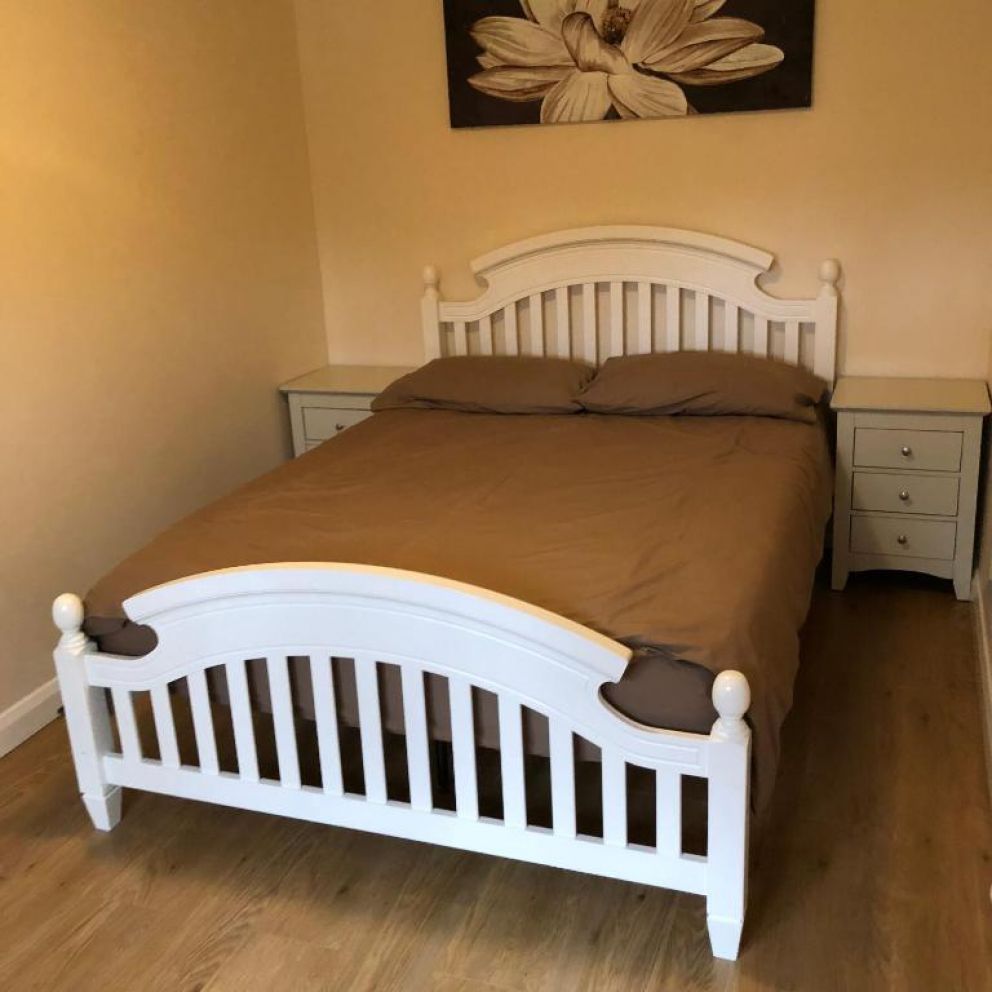 California Chalet & Touring Park in Wokingham - for rent with lake views