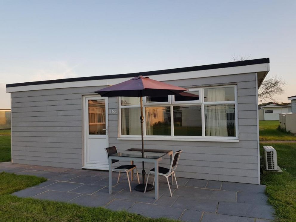 Camber Sands Holiday Chalets - The Grey in Camber - pet friendly lodge for rent, close to the beach