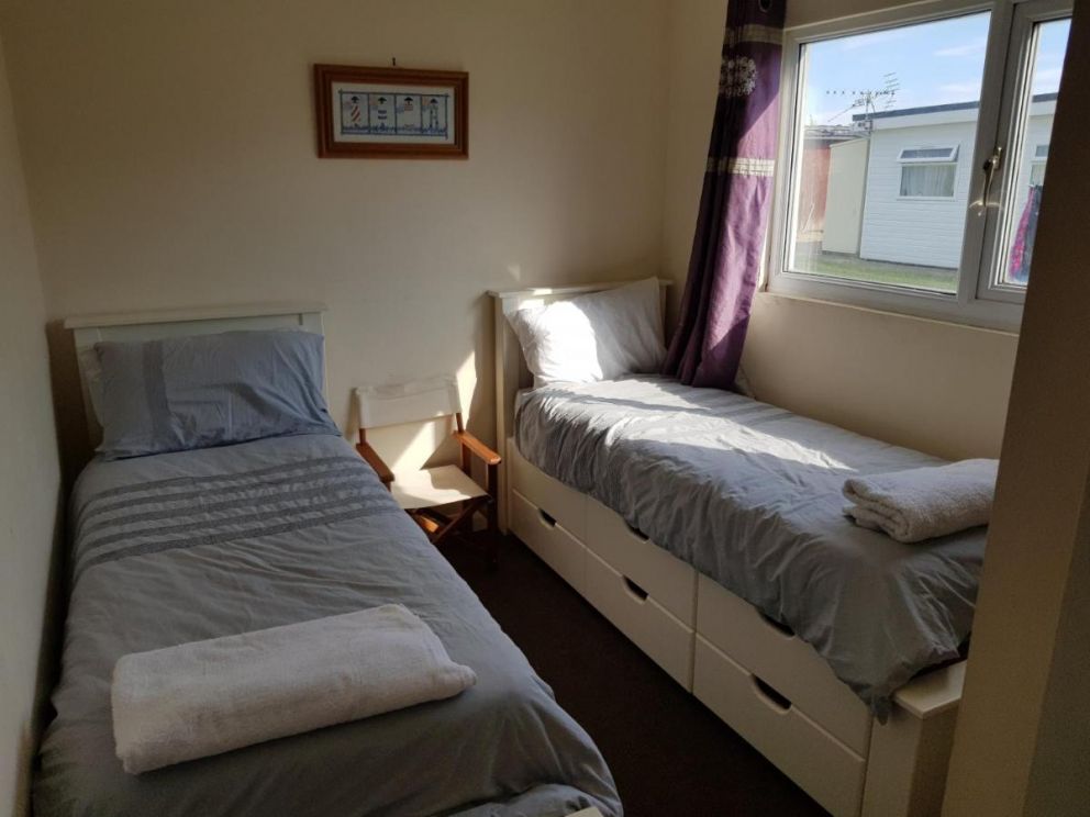 Camber Sands Holiday Chalets - The Grey in Camber - pet friendly lodge for rent, close to the beach