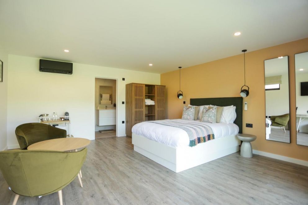 Chapel House Estate, Thorne Hill, Kent - pet friendly, lodge and house to rent with Wi-Fi, close to the beach