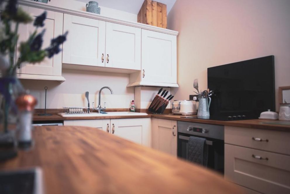 Cheesemans Farm Stables, Monston, Kent - for rent with hot tub, wood burner and close to the beach