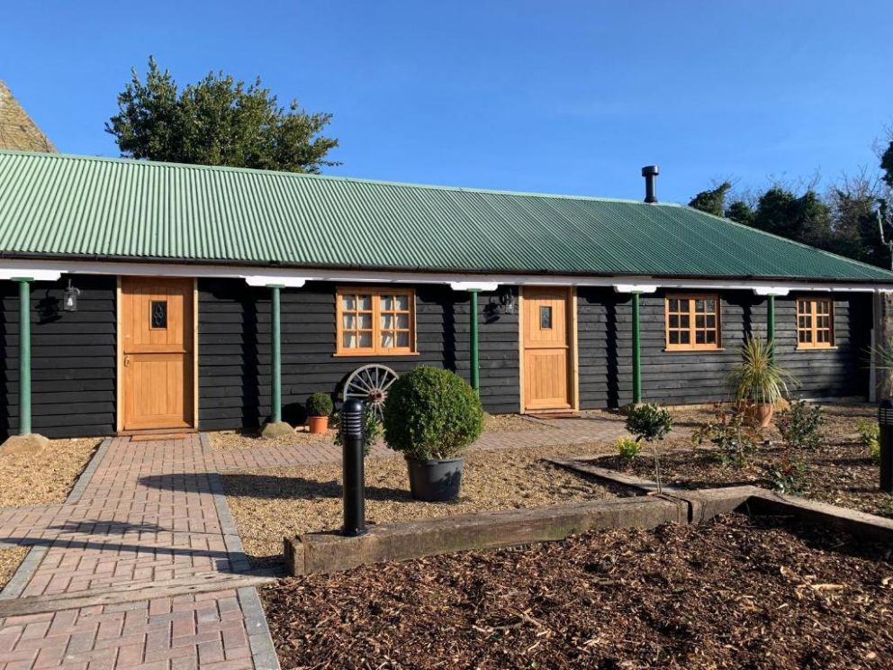 Cheesemans Farm Stables, Monston, Kent - for rent with hot tub, wood burner and close to the beach