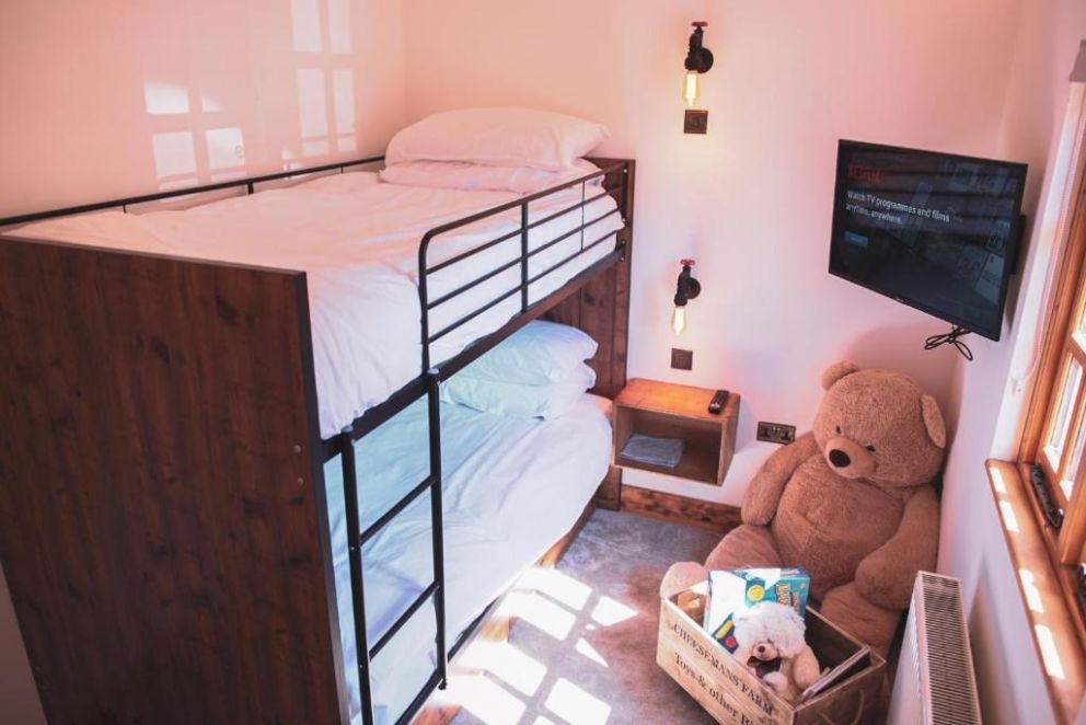 Cheesemans Farm Stables, Monston, Kent - for rent with hot tub, wood burner and close to the beach